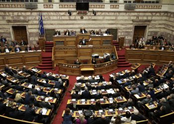 epa07316980 Greek Prime Minister Alexis Tsipras (C) delivers a speech during a debate on the Prespes Agreement in the parliament plenary in Athens, Greece, 24 January 2019. The discussion and processing of the draft law ratifying the name issue agreement signed by Greece and FYROM began on 23 January and will continue until 25 January, when voting will take place.  EPA-EFE/SIMELA PANTZARTZI