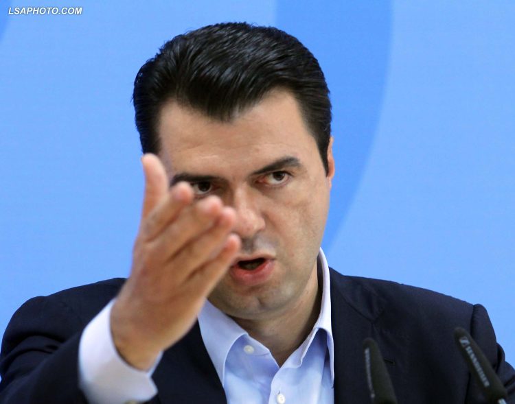 BASHA AKUZA QEVERISE - Kryetari i PD, Lulzim Basha, duke folur gjate nje konference te shtypi, ku ka akuzuar qeverine se po perdor policine ne fushate, per zgjedhjet lokale te 21 qershorit.	/r/n/r/nBASHA IN CONFERENCE - Leader of the Democratic Party Lulzim Basha, speaks during a press conference, which he has accused the government of using the police to campaign for the local elections on 21 June.