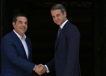 Newly-appointed Greek Prime Minister Kyriakos Mitsotakis shakes hands with outgoing Prime Minister Alexis Tsipras at the Maximos Mansion in Athens, Greece July 8, 2019. REUTERS/Costas Baltas