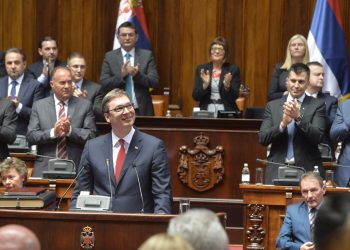 Beograd, 31. maja 2017.-  Aleksandar Vucic (S) polozio je danas zakletvu u Skupstini Srbije i preuzeo duznost predsednika Srbije. Zakletvu je polozio na Ustavu Srbije i Miroslavljevom jevandjelju. FOTO TANJUG/ RADE PRELIC/ nr