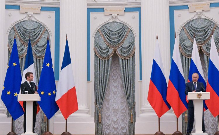 Russian President Vladimir Putin (R) and French President Emmanuel Macron attend a joint press conference after meeting in Moscow, early on February 8, 2022. - International efforts to defuse the standoff over Ukraine intensified with French President holding talks in Moscow and German Chancellor in Washington to coordinate policies as fears of a Russian invasion mount. (Photo by Sergei GUNEYEV / SPUTNIK / AFP)