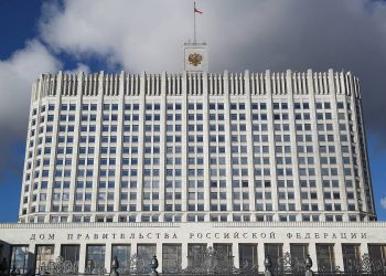 MOSCOW, RUSSIA - SEPTEMBER 18, 2020: A view of the House of the Russian Government built in 1965-1981, in Krasnopresnenskaya Embankment. The building will be closed for renovation due to poor condition of the roof and utility systems. Mikhail Tereshchenko/TASS

Ðîññèÿ. Ìîñêâà. Âèä íà çäàíèå Äîìà ïðàâèòåëüñòâà ÐÔ íà Êðàñíîïðåñíåíñêîé íàáåðåæíîé. Äîì ïðàâèòåëüñòâà ÐÔ ïîñòðîåííûé, â 1965-1981 ãîäàõ, áóäåò çàêðûò íà ðåêîíñòðóêöèþ â ñâÿçè ñ àâàðèéíûì ñîñòîÿíèåì êðîâëè è âûñîêîé ñòåïåíüþ èçíîñà èíæåíåðíûõ ñèñòåì. Ìèõàèë Òåðåùåíêî/ÒÀÑÑ