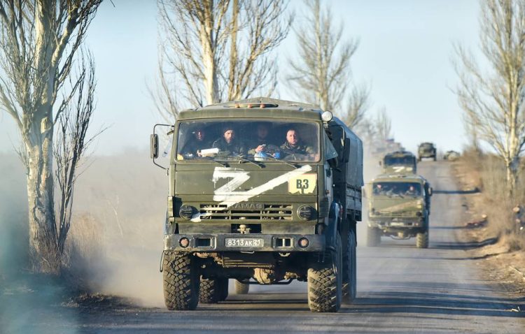 DONETSK PEOPLE'S REPUBLIC - MARCH 22, 2022: Military vehicles march along the road between Volnovakha and Dokuchayevsk. Tensions started heating up in Donbass on February 17, with the Donetsk and Lugansk People's Republics reporting the most intense shellfire from Ukraine in months. Early on February 24, President Putin announced the start of a special military operation by the Russian Armed Forces in response to appeals for help from the leaders of both republics. Nikolai Trishin/TASS

ÄÍÐ. Âîåííàÿ òåõíèêà íà äîðîãå ìåæäó Âîëíîâàõîé è Äîêó÷àåâñêîì. Ñèòóàöèÿ íà ëèíèè ñîïðèêîñíîâåíèÿ â Äîíáàññå îáîñòðèëàñü â ôåâðàëå 2022 ãîäà. Â îòâåò íà îáðàùåíèå ãëàâ ÄÍÐ è ËÍÐ îá îêàçàíèè ïîìîùè âîîðóæåííûå ñèëû ÐÔ ïðîâîäÿò ñïåöèàëüíóþ âîåííóþ îïåðàöèþ íà Óêðàèíå. Íèêîëàé Òðèøèí/ÒÀÑÑ