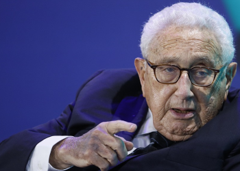 Former U.S. Secretary of State Henry Kissinger speaks at a forum in Singapore, November 6, 2018. /CFP