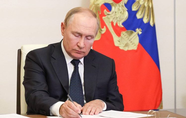 MOSCOW REGION, RUSSIA  AUGUST 24, 2022: Russia's President Vladimir Putin chairs a meeting on wildfire relief efforts via a video linkup from Novo-Ogaryovo residence. Mikhail Klimentyev/Russian Presidential Press and Information Office/TASS

Ðîññèÿ. Ìîñêîâñêàÿ îáëàñòü. Ïðåçèäåíò ÐÔ Âëàäèìèð Ïóòèí â Íîâî-Îãàðåâî âî âðåìÿ ñîâåùàíèÿ î ëèêâèäàöèè ïðèðîäíûõ ïîæàðîâ â ðåæèìå âèäåîêîíôåðåíöèè. Ìèõàèë Êëèìåíòüåâ/ïðåññ-ñëóæáà ïðåçèäåíòà ÐÔ/ÒÀÑÑ