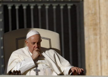 epa10963890 Pope Francis ponders as he attends the weekly general audience for faithful at St. Peter Square, Vatican, 08 November 2023.  EPA/FABIO FRUSTACI