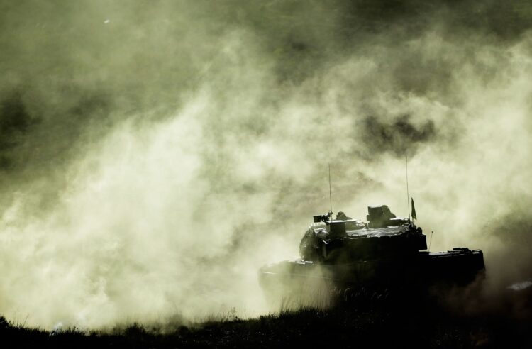 FILED - 02 October 2013, Lower Saxony, Bergen: A Leopard 2 main battle tank fires during Bundeswehr land operations exercise in Bergen. A retired German general and former NATO strategist has said he doesn't see a prospect for a negotiated peace in Russia's war against its neighbour Ukraine, and lamented what he called "unfortunate delays" in heavy weapons deliveries to Kiev. Photo: Peter Steffen/dpa