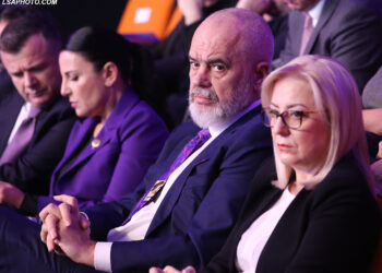 Kryetarja e Parlamentit, Lindita Nikolla, Kryeministri Edi Rama, Zv/kryministrja dhe ministrja e Infrastruktures dhe Energjise, Belinda Balluku dhe ministri i Brendshem, Taulant Balla gjate Kongresit te Partise Socialiste te mbajtur ne ambientet e Pallatit te Kongreseve. Gjate saj, socialistet kane folur mbi arritjet gjate vitit te kaluar, ndersa Kryeministri Rama paralajmeroi zgjedhje te reja brenda partise ne fillim te vitit te ardhshem./r/n/r/nParliament Speaker, Lindita Nikolla, Prime Minister, Edi Rama, Deputy Prime Minister and minister of infrastructure and Energy, Belinda Balluku and Minister of Intern, Taulant Balla during the Socialist Party Congress held in the premises of the Palace of Congresses. During it, the socialists talked about the achievements during the past year, while Prime Minister Rama announced new elections within the party at the beginning of next year.
