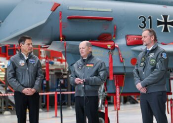 German Chancellor Olaf Scholz makes a statement during a visit to the Airbus military site in the final assembly hall of the Eurofighter combat aircraft. Photo: Daniel Löb/dpa