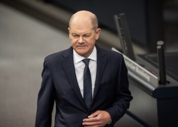 13 March 2024, Berlin: German Chancellor Olaf Scholz arrives for the questioning of the Federal Government in the plenary chamber of the German Bundestag. Photo: Michael Kappeler/dpa