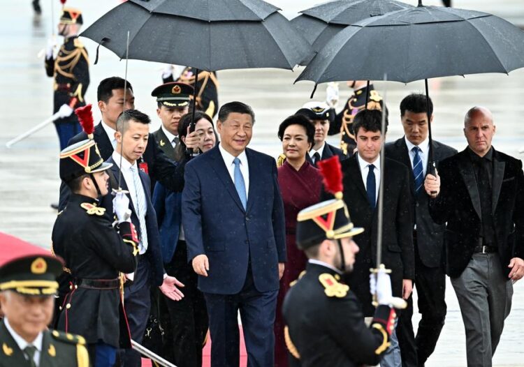(240505) -- PARIS, May 5, 2024 (Xinhua) -- Chinese President Xi Jinping arrives in Paris for a state visit to France at the invitation of French President Emmanuel Macron, May 5, 2024. Xi was received by French Prime Minister Gabriel Attal at Paris Orly airport upon arrival. (Xinhua/Yan Yan)