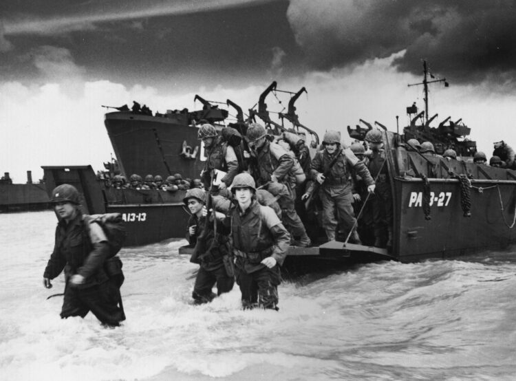 FRANCE - JUNE 01:  World War II. Normandy landings. American reinforcements landing from barges at Utah-Beach (Manche) to deploy towards Cherbourg, June 1944.  (Photo by Roger Viollet/Getty Images)