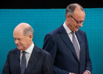 09 February 2025, Berlin: German Chancellor and top candidate of the Social Democratic Party (SPD), Olaf Scholz (L), and Friedrich Merz, Chairman and top candidate of the Christian Democratic Union (CDU), take the podiums at the start of the first debate of the Bundestag election campaigns, at the ARD and ZDF television broadcasters studio. German Chancellor Olaf Scholz and his conservative rival Friedrich Merz face off in a live TV debate, exactly two weeks before the country heads to the polls. Photo: Michael Kappeler/dpa-Pool/dpa