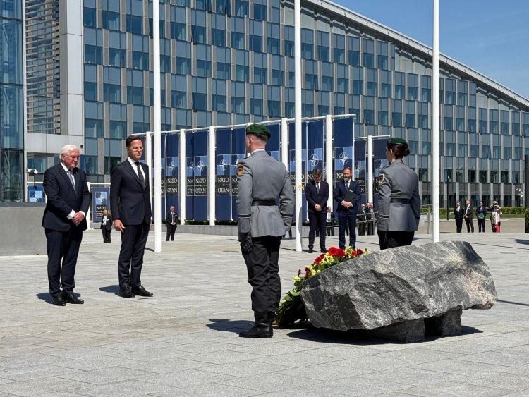 Federal President Frank-Walter Steinmeier and Nato Secretary General Mark Rutte laid a wreath at the ceremony at the Nato headquarters. Photo: Ansgar Haase/dpa