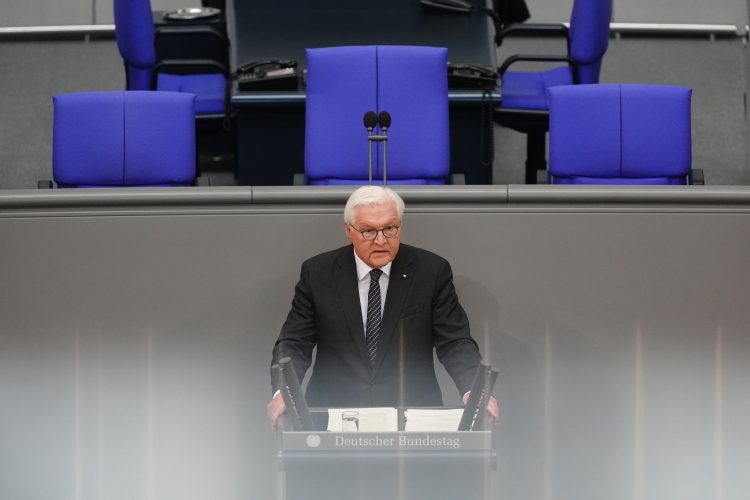 German President Frank-Walter Steinmeier speaks during the Bundestag ceremony marking the 80th anniversary of the end of the Second World War. Photo: Kay Nietfeld/dpa