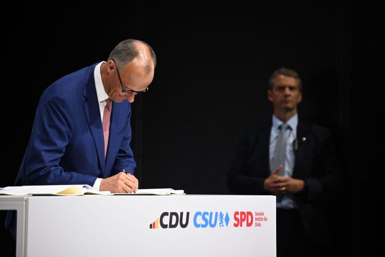 05 May 2025, Berlin: Christian Democratic Union (CDU) Chairman and candidate for Chancellor Friedrich Merz signs the coalition agreement between the CDU, Christian Social Union and Social Democratic Party. Photo: Bernd von Jutrczenka/dpa