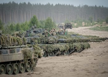 FILED - The Bundeswehr with Leopard 2 tanks during a NATO exercise: Until now, new purchases by the German military have required a lot of lead time. Photo: Kay Nietfeld/dpa