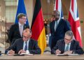 German Chancellor Friedrich Merz and UK Prime Minister Keir Starmer sign a new friendship treaty. Photo: Michael Kappeler/dpa