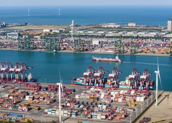 (250426) -- TIANJIN, April 26, 2025 (Xinhua) -- An aerial drone photo taken on April 25, 2025 shows a cargo ship navigating at Tianjin Port in north China's Tianjin.
  In 2025, the Tianjin Port (Group) Co., Ltd. will undertake 21 key construction projects in areas including terminal upgrading, yard expansion and reconstruction, and waterway capacity enhancement, with a total investment of approximately 19.5 billion yuan (about 2.7 billion U.S. dollars).
  In recent years, Tianjin Port has accelerated the advancement of a series of key infrastructure projects, aiming to further improve its service capabilities and to establish a high-level maritime gateway. (Xinhua/Zhao Zishuo)
