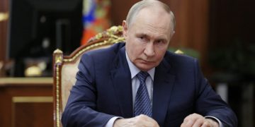 Russian President Vladimir Putin attends a meeting with Igor Shuvalov, chairman of the Russian state development corporation VEB.RF, at the Kremlin in Moscow, Russia August 5, 2025. Sputnik/Mikhail Metzel/Pool via REUTERS ATTENTION EDITORS - THIS IMAGE WAS PROVIDED BY A THIRD PARTY.