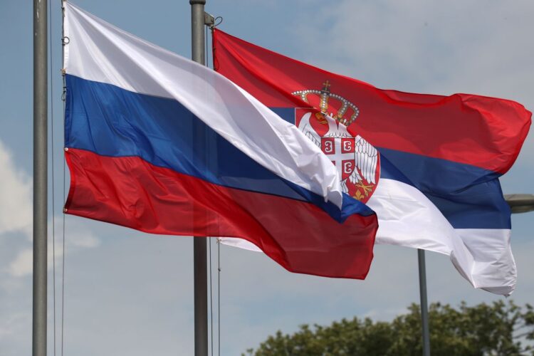BELGRADE, SERBIA - JUNE 18. 2020: Russian and Serbian flags on display during Russian Foreign Minister Sergei Lavrov's visit to the Liberators of Belgrade Memorial. Valery Sharifulin/TASS,Image: 533095429, License: Rights-managed, Restrictions: UWAGA! Zdjęcia zawierają oryginalny opis dostawcy (ITAR-TASS). Szczególnie w związku z agresją Rosji na Ukrainę mogą zawierać przekaz niezgodny z faktami. Zweryfikuj go przed publikacją, Model Release: no, Credit line: Valery Sharifulin / TASS / Forum