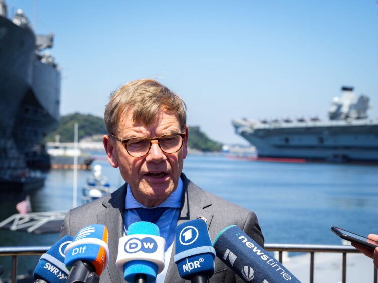 Foreign Minister Johann Wadephul makes a statement at the base of the US 7th Fleet. Photo: Soeren Stache/dpa