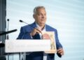 Kötcse, 2025. szeptember 7.
A Miniszterelnöki Kommunikációs Fõosztály által közreadott képen Orbán Viktor miniszterelnök, a Fidesz elnöke beszédet mond a Polgári Magyarországért Alapítvány rendezvényén, a Polgári Pikniken a kötcsei Dobozy-kúriában 2025. szeptember 7-én.
MTI/Miniszterelnöki Kommunikációs Fõosztály/Fischer Zoltán