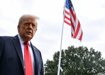 FILE PHOTO: U.S. President Donald Trump talks to the press on the South Lawn of the White House, in Washington, U.S., September 7, 2025. REUTERS/Annabelle Gordon/File Photo