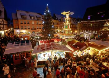 FILED - A view of the Christmas market in Quedlinburg. A poll revealed that nearly two-thirds of citizens in Germany (62%) are worried about the possibility of attacks on Christmas markets. Photo: Matthias Bein/dpa
