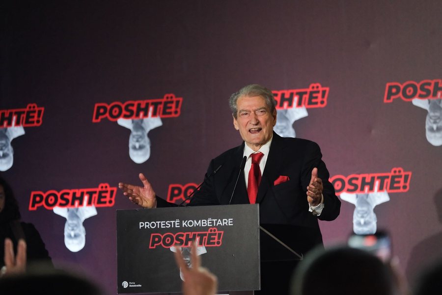 Partia Demokratike zhvillon protestë kombëtare para Kryeministrisë