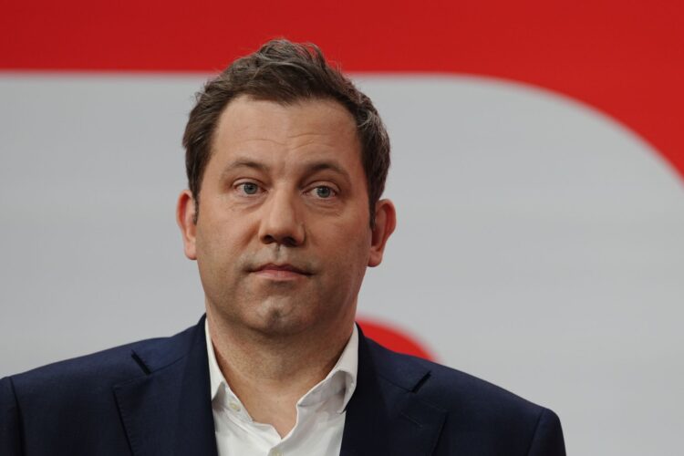 FILED - The chairman of the German Social Democrats and Finance Minister Lars Klingbeil said that international law must also be respected by the USA. Photo: Kay Nietfeld/dpa