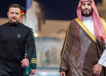 Ukrainian President Volodymyr Zelenskiy meets Saudi Crown Prince, Mohammed bin Salman, during his visit to Jeddah, Saudi Arabia, March 10, 2025. Saudi Press Agency/Handout via REUTERS THIS IMAGE HAS BEEN SUPPLIED BY A THIRD PARTY.