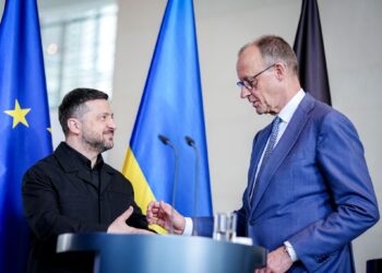 14 April 2026, Berlin: Friedrich Merz (R), Germany's Chancellor, and Volodymyr Zelensky, Ukraine's President, hold a press conference at the Federal Chancellery during the German-Ukrainian government consultations. Photo: Kay Nietfeld/dpa