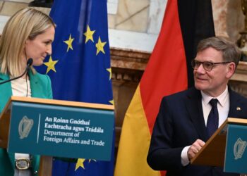 German Minister for Foreign Affairs Johann Wadephul (R) and his Irish counterpart Helen McEntee speak during a press conference after their meeting. Photo: Lilli Förter/dpa
