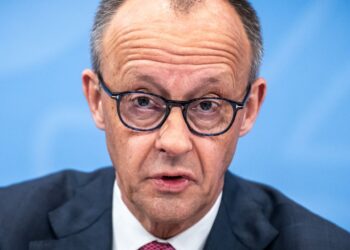 13 April 2026, Berlin: German Chancellor Friedrich Merz (CDU) takes part in the press conference after the coalition committee. In view of the high fuel prices, the black-red coalition is planning to ease the burden on car drivers. To this end, the energy tax on diesel and petrol is to be reduced by around 17 cents gross per liter for a limited period of two months, as announced by the CDU, CSU and SPD in Berlin. Photo: Michael Kappeler/dpa