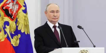 RUSSIA, MOSCOW - JUNE 23, 2026: Vladimir Putin, President of Russia, addresses graduates of higher military educational institutions during a meeting at the State Kremlin Palace. Mikhail Metzel/Russian Presidential Press and Information Office/TASS

Ðîññèÿ. Ìîñêâà. Ïðåçèäåíò ÐÔ Âëàäèìèð Ïóòèí âî âðåìÿ âñòðå÷è ñ âûïóñêíèêàìè âîåííûõ îáðàçîâàòåëüíûõ îðãàíèçàöèé âûñøåãî îáðàçîâàíèÿ Ìèíîáîðîíû, Ì×Ñ, ÔÑÁ, ÔÑÎ, Ðîñãâàðäèè, à òàêæå ÌÂÄ, Ñëåäñòâåííîãî êîìèòåòà è ÔÑÈÍ, â Ãåîðãèåâñêîì çàëå Áîëüøîãî Êðåìëåâñêîãî äâîðöà. Ìèõàèë Ìåòöåëü/ïðåññ-ñëóæáà ïðåçèäåíòà ÐÔ/ÒÀÑÑ