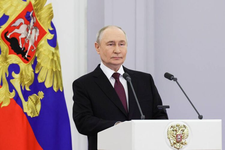RUSSIA, MOSCOW - JUNE 23, 2026: Vladimir Putin, President of Russia, addresses graduates of higher military educational institutions during a meeting at the State Kremlin Palace. Mikhail Metzel/Russian Presidential Press and Information Office/TASS
Ðîññèÿ. Ìîñêâà. Ïðåçèäåíò ÐÔ Âëàäèìèð Ïóòèí âî âðåìÿ âñòðå÷è ñ âûïóñêíèêàìè âîåííûõ îáðàçîâàòåëüíûõ îðãàíèçàöèé âûñøåãî îáðàçîâàíèÿ Ìèíîáîðîíû, Ì×Ñ, ÔÑÁ, ÔÑÎ, Ðîñãâàðäèè, à òàêæå ÌÂÄ, Ñëåäñòâåííîãî êîìèòåòà è ÔÑÈÍ, â Ãåîðãèåâñêîì çàëå Áîëüøîãî Êðåìëåâñêîãî äâîðöà. Ìèõàèë Ìåòöåëü/ïðåññ-ñëóæáà ïðåçèäåíòà ÐÔ/ÒÀÑÑ