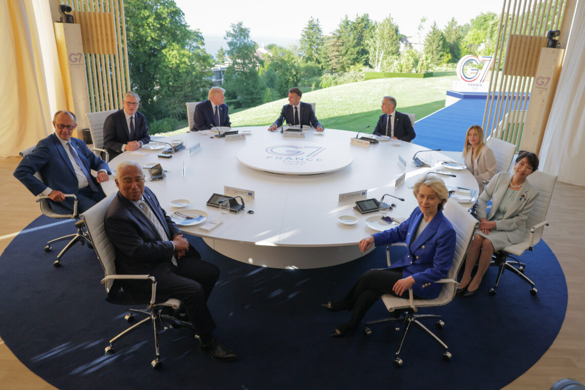 Friedrich Merz, Keir Starmer, António Costa, Donald Trump, Emmanuel Macron, Mark Carney, Ursula von der Leyen, Giorgia Meloni and Sanae Takaichi