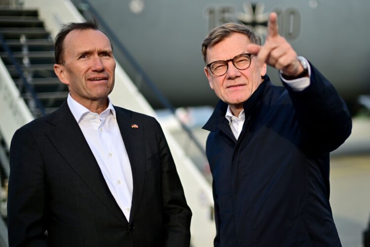 German Minister of Foreign Affairs Johann Wadephul (R) welcomed by his Norway's counterpart  Espen Barth Eide upon his arrival at Bodo Airport. Photo: Sebastian Gollnow/dpa