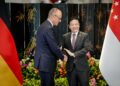 Singaporean Prime Minister Lawrence Wong welcomes German Chancellor Friedrich Merz. During his trip to Asia, Merz is also visiting Japan and South Korea. Photo: Kay Nietfeld/dpa
